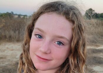 A young Irish-Israeli girl soon to be released by Hamas?