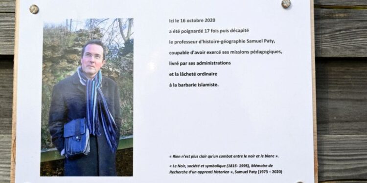 Assassination of Samuel Paty: the trial of six former college students opened behind closed doors