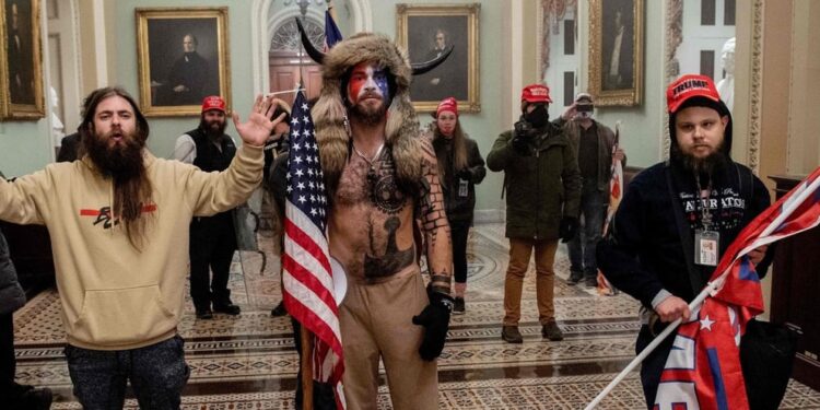 Assault on the Capitol: new images fuel conspiracies in the United States