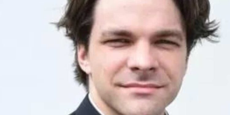 Catholic priest in his thirties marries 18-year-old girl with whom he allegedly fled to Italy