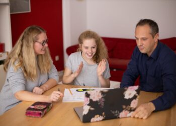Children who feel their parents are less reliable take fewer risks essential to their learning and growth, study finds