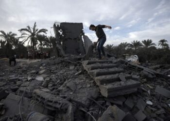 Fighting continues in Gaza, hours before the start of the four-day truce