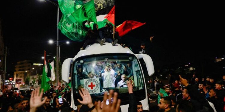 Hamas announces that 13 Israeli prisoners and four foreigners have been handed over to the Red Cross