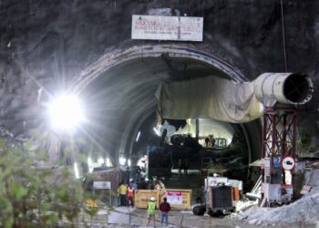 In a few hours, the workers should be freed from the tunnel that trapped them