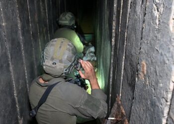 Israeli army takes media to view tunnels under Al-Shifa Hospital