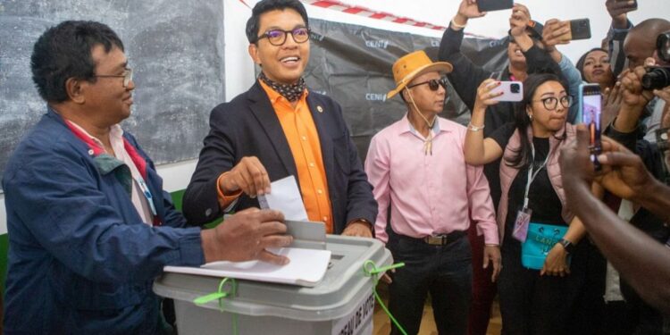 Madagascar: Andry Rajoelina still contested, but re-elected in the first round of the Presidential election