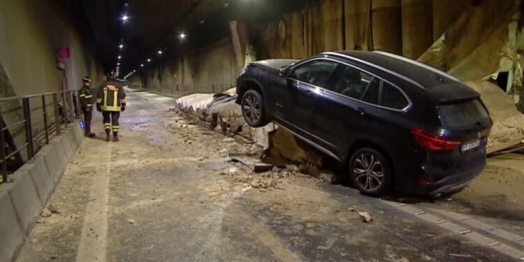 Motorway tunnel wall collapses in Italy