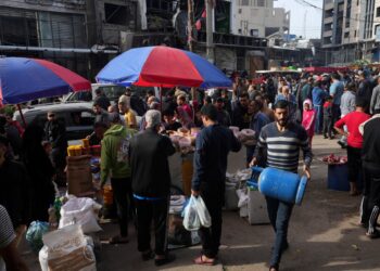 Palestinians stock up on essentials amid soaring food prices in Gaza |  Israeli-Palestinian conflict News