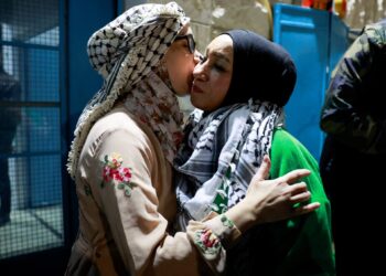 Photos: Palestinians released from prison reunite with loved ones |  Israeli-Palestinian conflict News