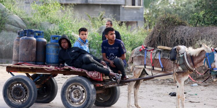 “To make life easier”: Aid brings relief to Gaza amid Israel-Hamas truce |  Israeli-Palestinian conflict News