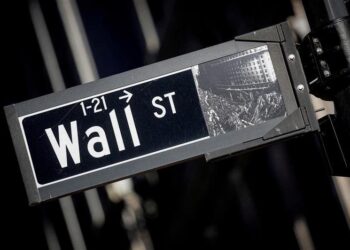 Wall Street in retreat, in calm