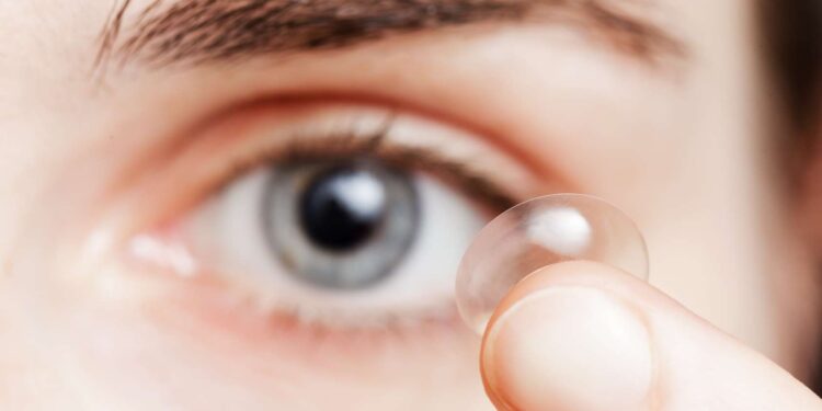 she has 27 contact lenses stuck in her eyes!