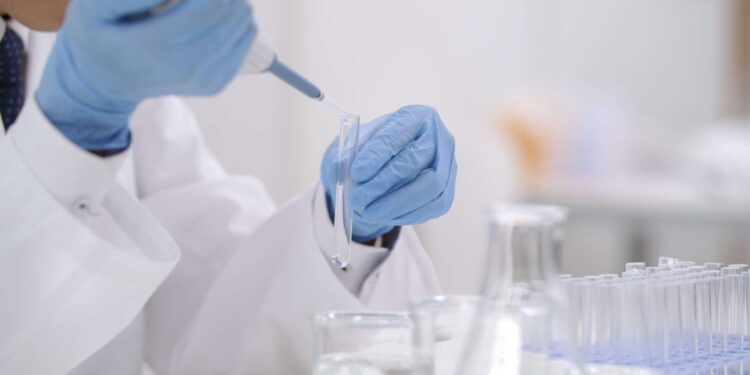 the interest of biomarkers in predicting the risk of metastases and response to treatments