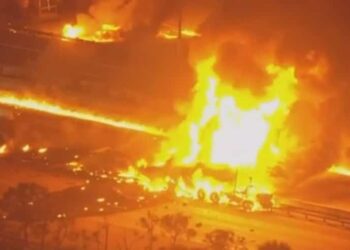 Accident of tanker truck carrying gasoline causes major fire