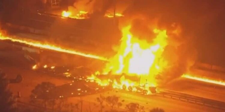 Accident of tanker truck carrying gasoline causes major fire