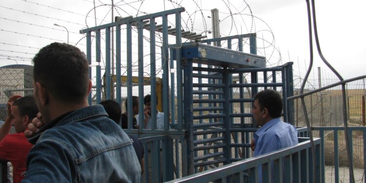 An economic crisis and an imminent explosion in the West Bank due to Israel’s practices  Economy