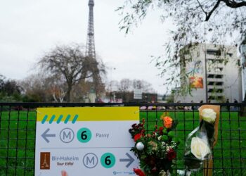 Attack near the Eiffel Tower: the attacker “takes responsibility” for his act