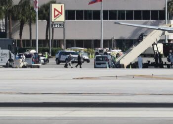 Bomb threat forces evacuation of part of Fort Lauderdale airport