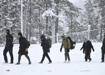 Estonia ready to welcome migrants after Finnish border closed
