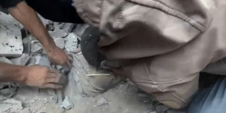 “Exclusive scenes”… Children recovered from under the rubble in Khan Yunis |  Program news