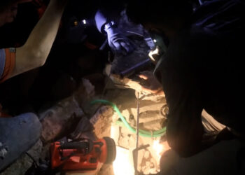Exclusive scenes.. The occupation deploys fire belts in the Bani Suhaila area, east of Khan Yunis |  Programs