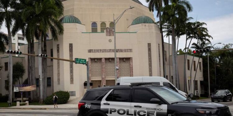 “Gas all the Jews”: he sprays an unknown substance in front of a Washington synagogue