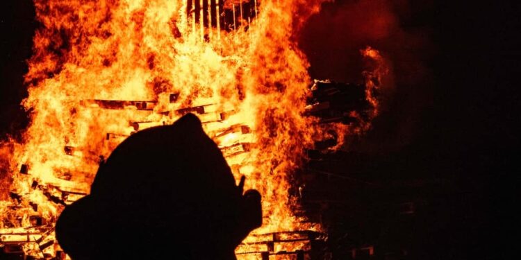 Going Christmas shopping: his children die in their house fire