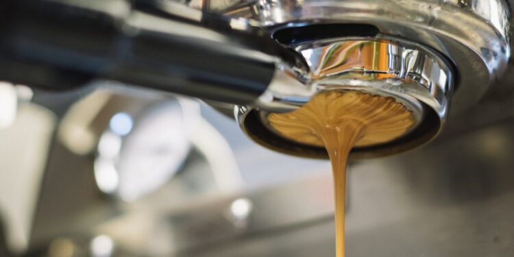 Grinding coffee with a little water reduces static electricity and produces a heartier, more intense espresso: Study