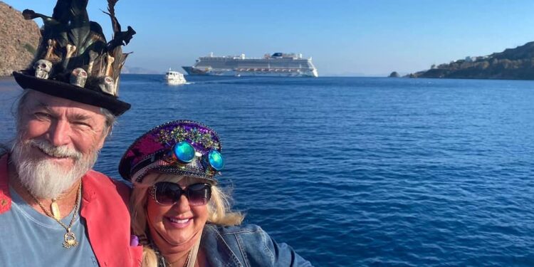IN PICTURES |  They sell everything they have to spend the rest of their lives on cruise ships