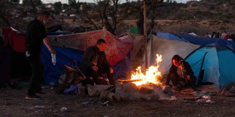 In California, migrants held in “open-air detention camps”