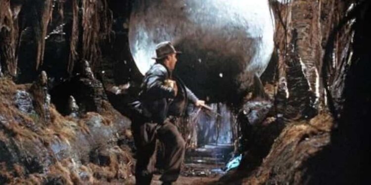 “Indiana Jones” style: He traps his old house and injures an FBI agent