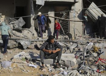 Israeli army tightens grip on southern Gaza, concerns for civilians