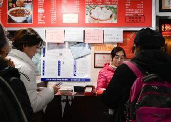 Lesson in empathy: an aggressive customer gets two months… in her victim’s shoes