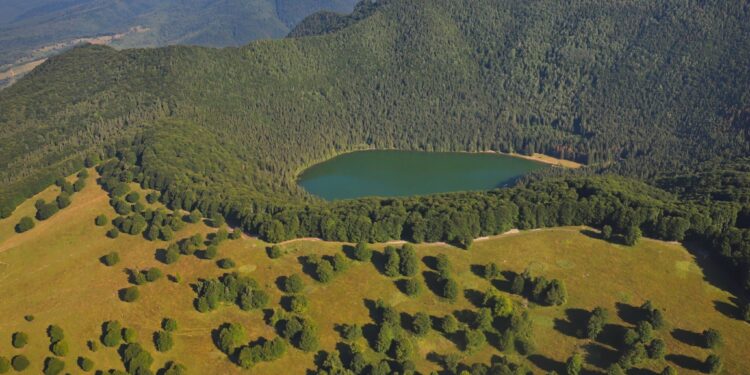 Long-dormant volcanoes can erupt quickly and explosively, Ciomadul study finds