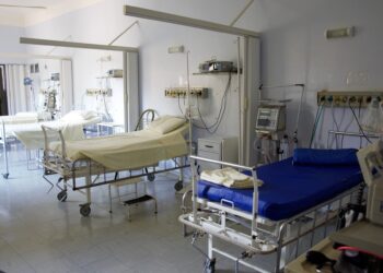 Mental health problems are not reduced after obesity surgery in young people