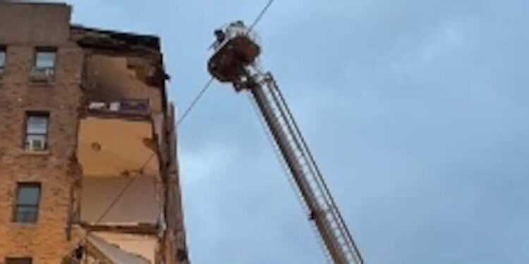 “Miraculously” no serious injuries: the corner of an apartment block suddenly collapses in the middle of the afternoon