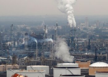 Oil is heading for the longest weekly decline in 5 years  Economy