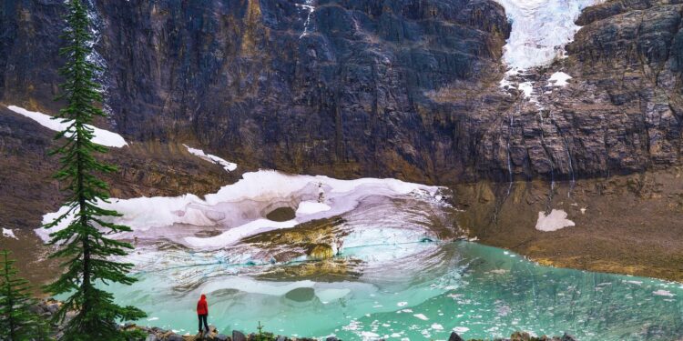 Pacific Northwest snowpack threatened by increasing spring heatwaves