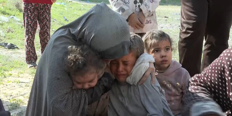 Poignant scenes as a result of the Israeli bombing of a residential square west of Khan Yunis News