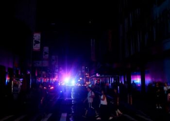 Power outage plunges all of New York into darkness