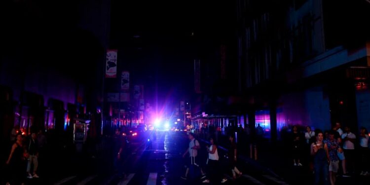 Power outage plunges all of New York into darkness