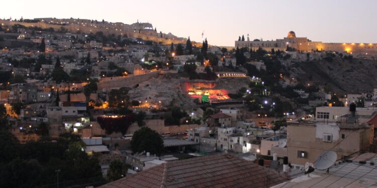 Qatar calls on the Security Council to oblige Israel not to change the historical and legal status in Jerusalem News