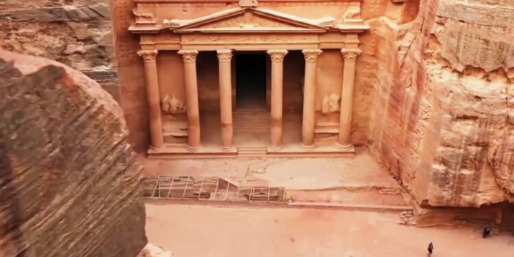 Report: The war between Israel and Hamas has hit regional tourism  Economy