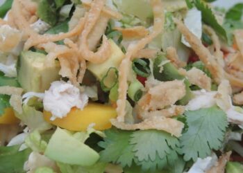 She bites a human finger into her salad: this American restaurant chain sued