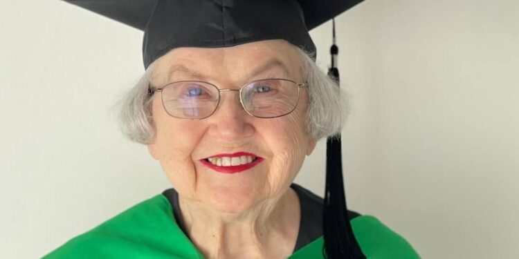 She completes her master’s degree at the age of 90