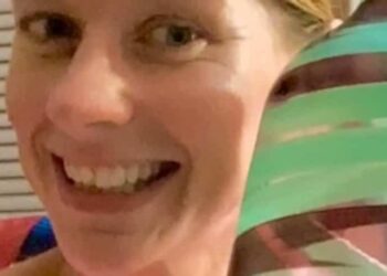 She pockets more than $80,000 thanks to a thrift store vase she paid for… $3.99 US