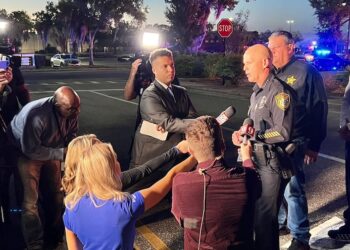 Shooting at Florida mall leaves one dead, one injured