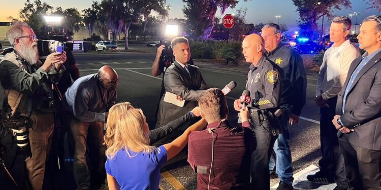 Shooting at Florida mall leaves one dead, one injured