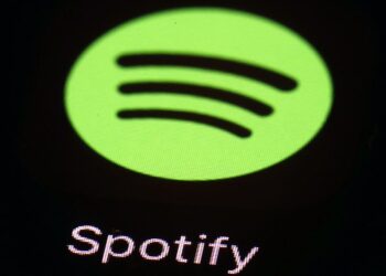 Spotify lays off 1,500 people despite its success in the online music market