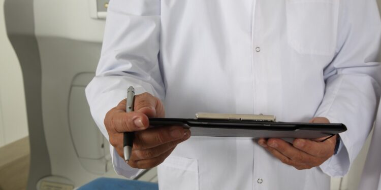 Study finds clinicians rank patient opinions as least important for diagnosis